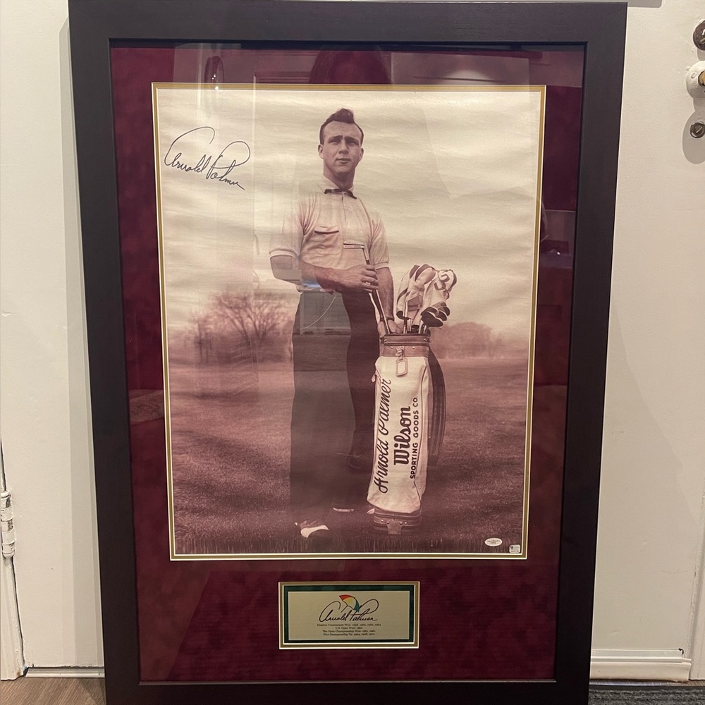 Arnold Palmer 28 1/2x 39 1/2 framed vintage photo with autograph.
